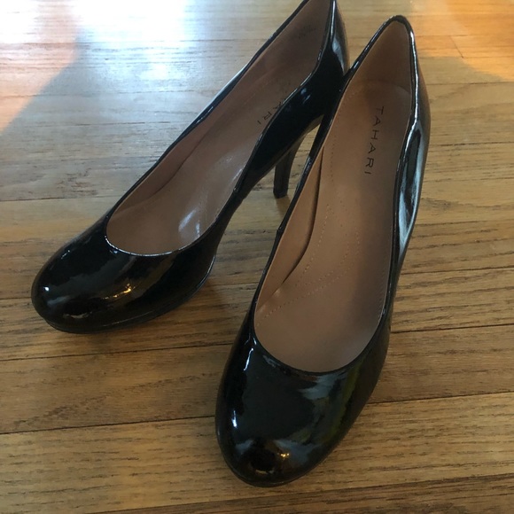Tahari “Colette” patent leather pump - Picture 3 of 5
